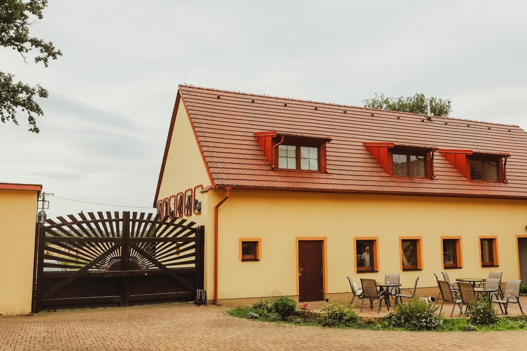 Hotel Sport - Relax Buky Františkovy Lázně Exterior foto